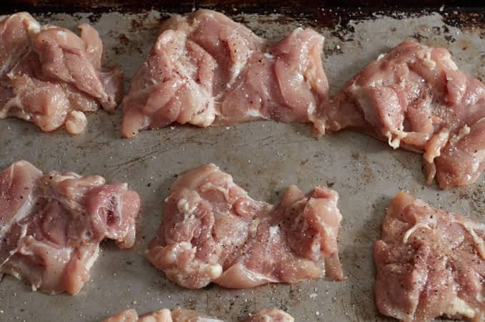 FRESH BONELESS SKINLESS THIGHS