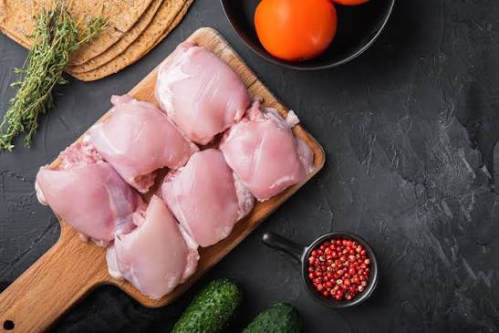 FRESH BONELESS SKINLESS THIGHS